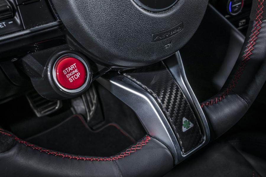 Детали интерьера Alfa Romeo Giulia Quadrifoglio (952) 2020 года  (WW) (фото 48 из 65)